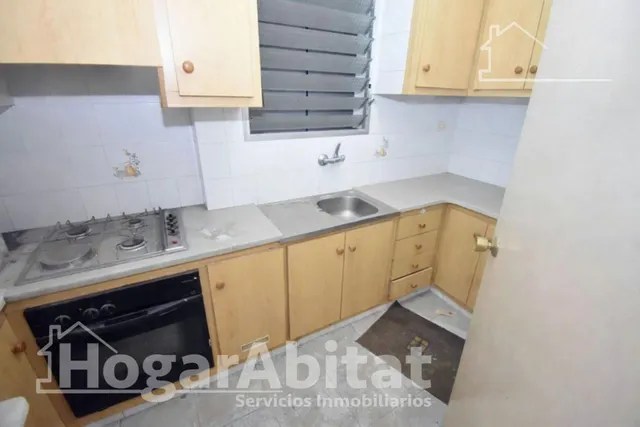 Extraordinaria finca con local comercial y múltiples posibilidades de reconversión a reformar en pleno centro — 6