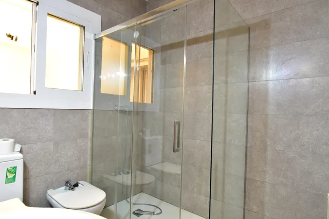 Casa con gran garaje de 154 m2 y terrazas en el centro de Sant Vicenç dels Horts — 16