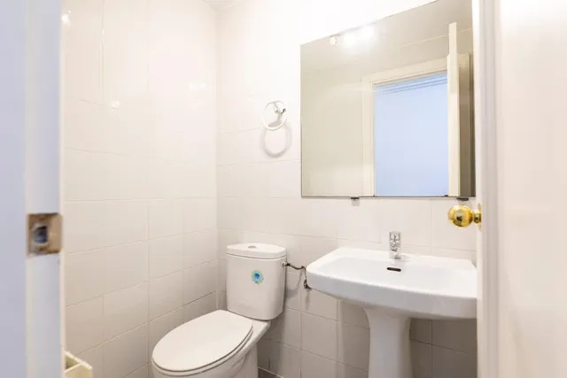 Chalet en pleno centro de Torrelodones, para disfrutar de la comodidad de tenerlo todo cerca sin renunciar al espacio de una vivienda unifamiliar. — 42
