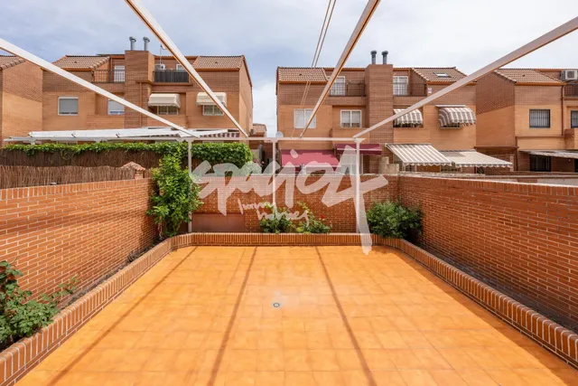 Chalet adosado en venta - foto 4