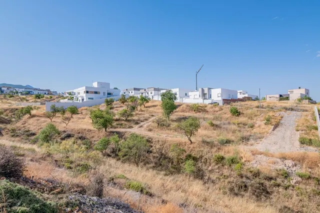 TERRENO EDIFICABLE EN LA ZUBIA — 14