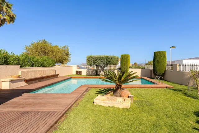 VILLA BRISA | Exclusiva Villa Mediterránea con Jardín Privad - foto 2
