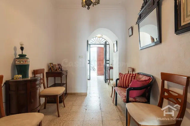 Casa tradicional con patio y acceso por dos calles en el centro de Ayamonte — 5