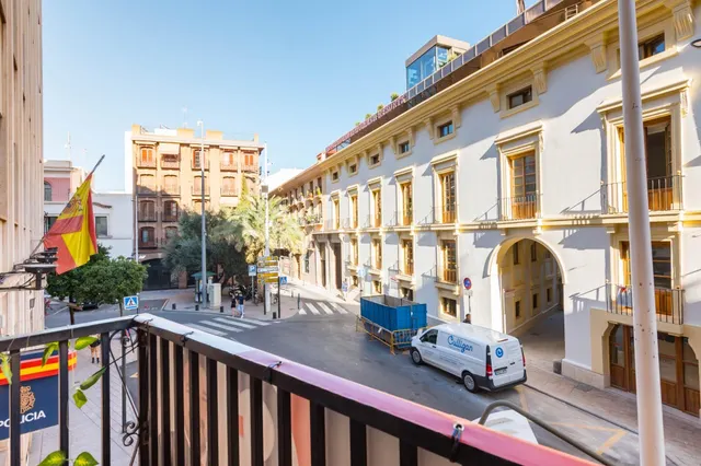 VIVIENDA CON GRAN PATIO PRIVADO FRENTE AL NUEVO HOTEL BARCELÓ 5★ — 2