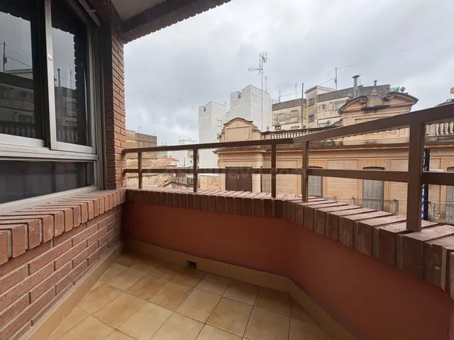 AMPLIO PISO EN PLENO CENTRO DE LLIRIA — 4