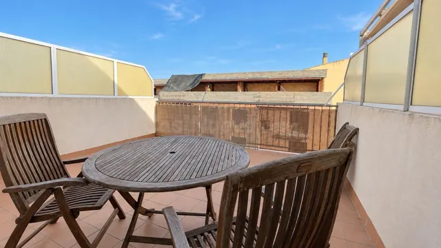 Ático dúplex con terraza, parking, trastero en zona céntrica - foto 5