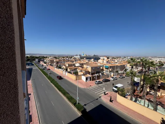 Apartamento con vistas despejadas y piscina — 5