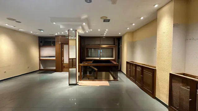 Local comercial en Pasaje Beltrán ( Zona El Collado) — 7