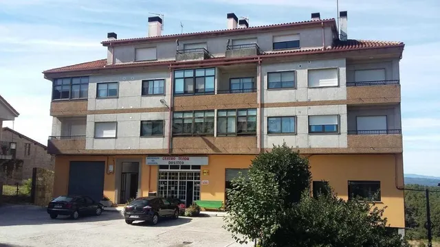 Local en venta, CAGALLA (A), Luintra, Ourense  EN situación 