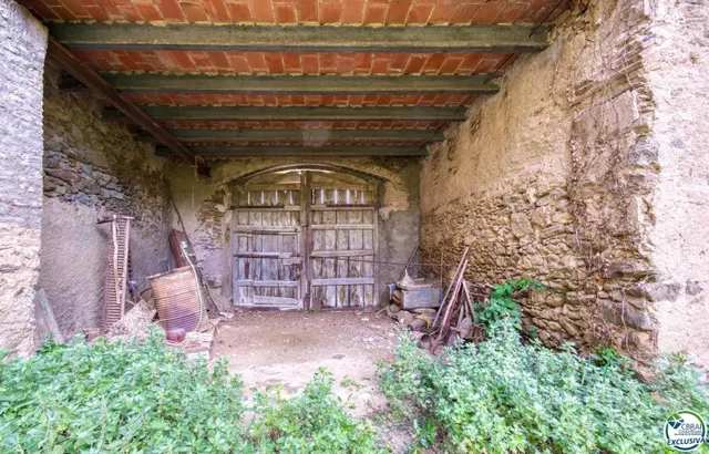 Autenticidad y potencial: Casa de pueblo con "voltes catalan - foto 5