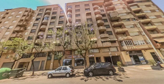 Local comercial 197m² en venta - Este - foto 2