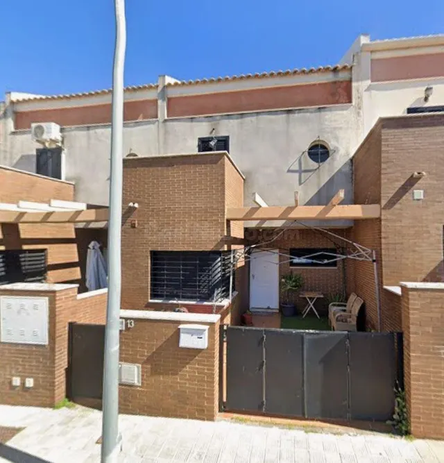 SE VENDE CASA ADOSADA OKUPADA EN C/ CaÑ±ada De Los Negreros  - foto 2