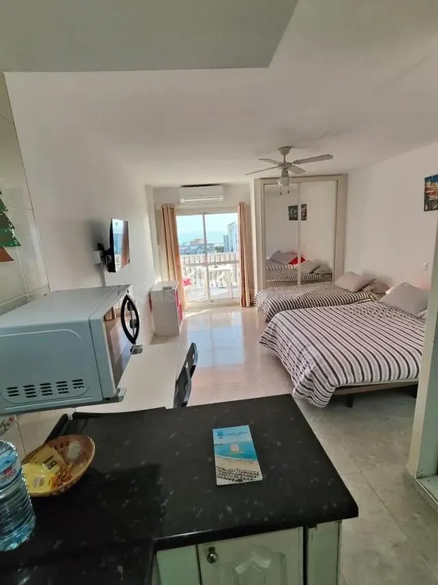 ✨ Estudio luminoso con licencia turística en Benalmádena ✨ — 2