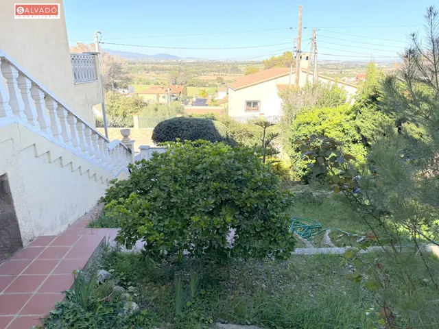 CHALET EN ALBINYANA CON JARDÍN Y PISCINA !! — 9