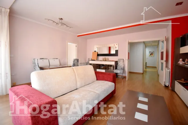Extraordinaria amplitud en este luminoso primer piso con terrazas y trastero — 4