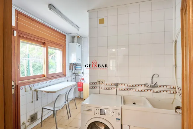 ESPETACULAR CASA EN ZONA EXCLUSIVA Y TRANQUILA CON JARDÍN — 17