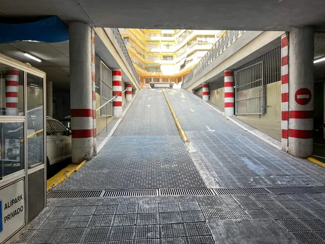 Plaza de Garaje para Coche en Venta en Ensanche Diputación — 9