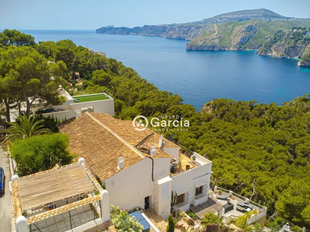 Villa en primera línea en venta en Jávea con increíbles vistas — 2