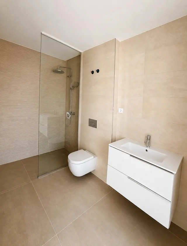 Ático de lujo con piscina infinity privada en Estepona, a 1 km de la playa — 11