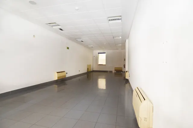 Urbis te ofrece un local en alquiler en zona Centro, Salaman - foto 2