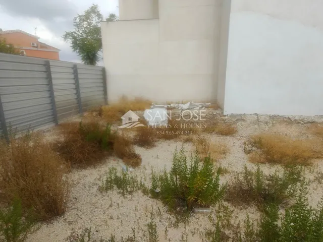 SE VENDE SOLAR CERCA DEL HIPERBER NUEVO DE ASPE — 4