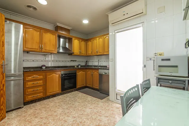 ASCENSOR, 3 habitaciones, 2 BAÑOS, PLAZA DE GARAJE Y TRASTERO Y BALCÓN — 6