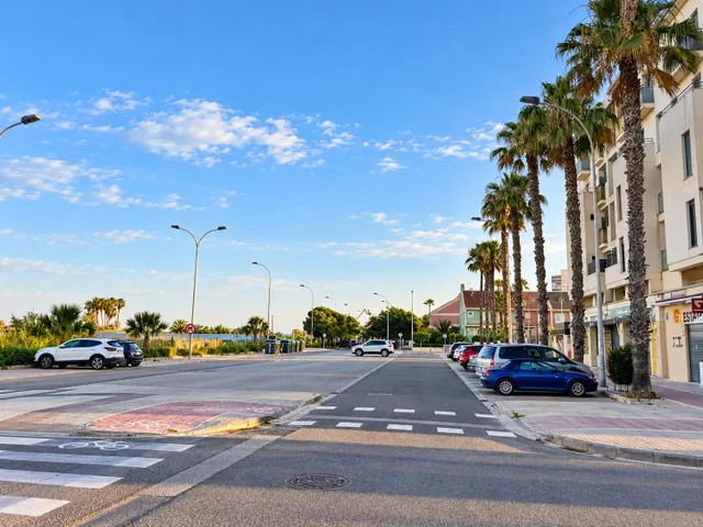 Primera línea en El Perellonet: 127 m2, terraza y tres piscinas — 18