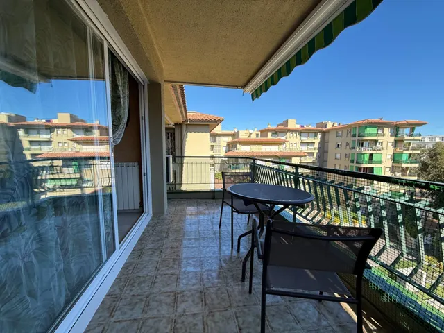 Exclusivo piso con dos terrazas, 3 habitaciones, piscina y maravillosas vistas en playa de aro — 8