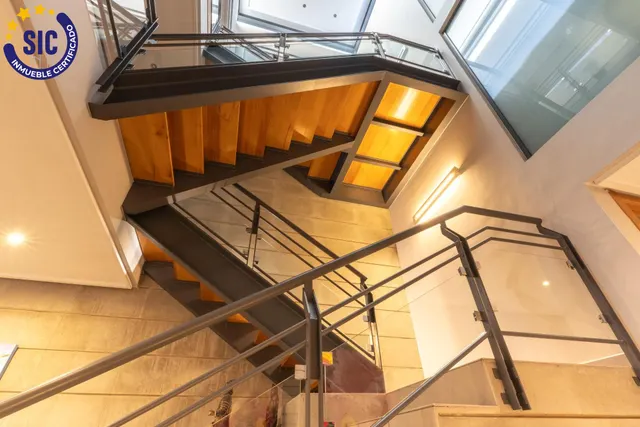 Exclusiva casa en calle Alacuás: espacio, diseño y máximo confort — 16