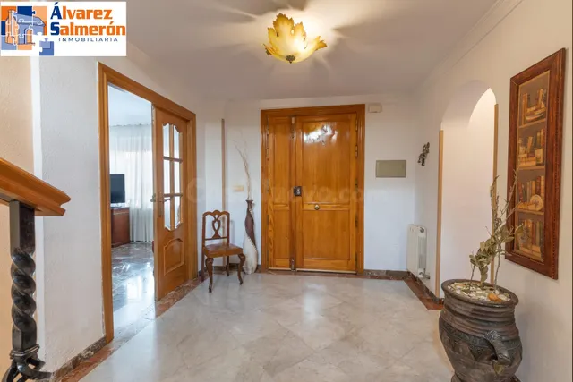 Casa en esquina en venta en Las Gabias — 2
