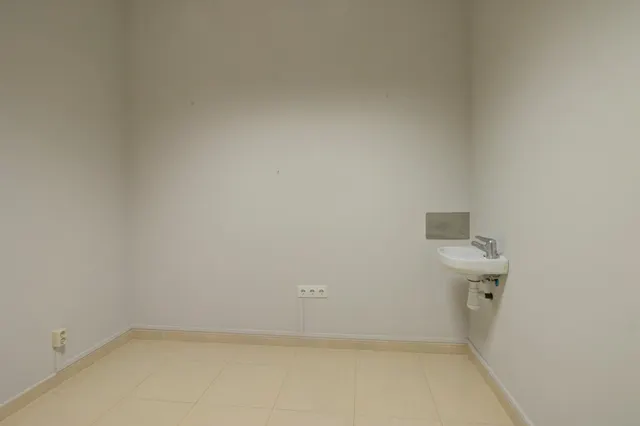 UN ESPACIO PREPARADO PARA TU PRÓXIMO NEGOCIO — 28