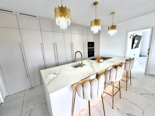 VILLA DE 6 DORMITORIOS Y 2 BAÑOS EN ORIHUELA COSTA (VILLAMARTIN) — 9