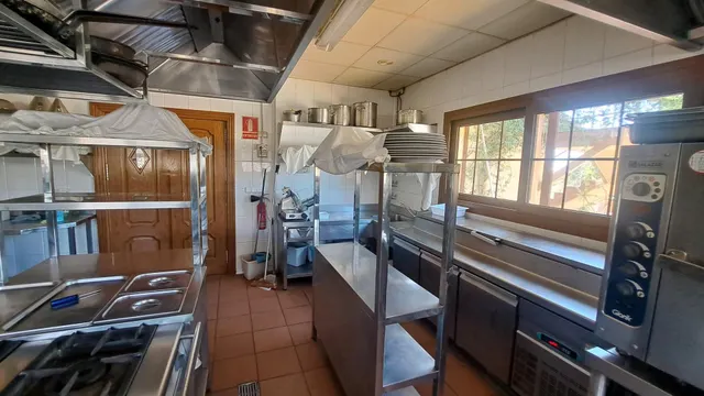RESTAURANTE EN CABO ROIG. CON 871 M2. — 28