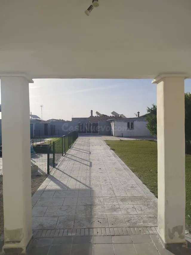 Se vende parcela no hipotecable, con construcción y piscina privada en El Marquesado — 9
