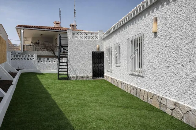 Espectacular chalet independiente totalmente reformado con 450 m2 de parcela y vistas al mar en El Carmolí (Los Urrutias) — 3