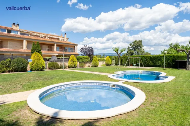 CASA ESQUINERA EN RESIDENCIAL AIGÜESVERDS DE REUS