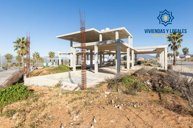 SOLAR EXCLUSIVO CON ESTRUCTURA EN LA NATIVA — 28
