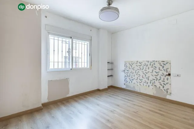 Piso con garaje, trastero y excelente ubicación en Huétor Vega — 8