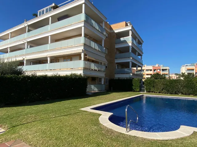 Atico con 4 habitaciones gran terraza solarium parking piscina — 38