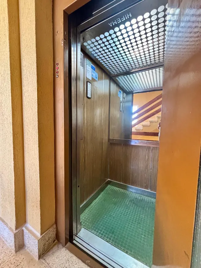 Apartamento en primera línea de playa de Gandia en residencial con piscina comunitaria, garaje y trastero. — 44