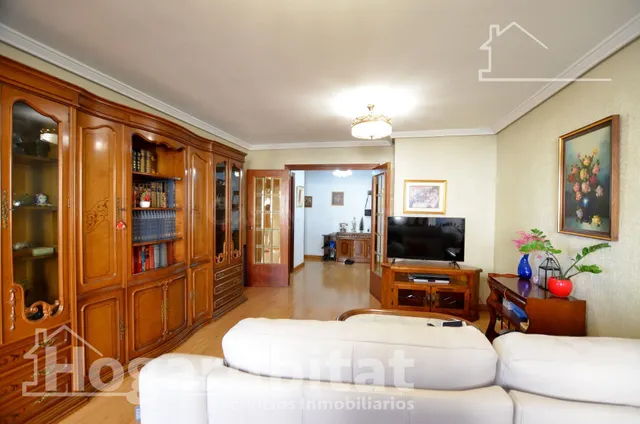 ALTO, AMPLIO Y EXTERIOR CON GARAJE Y BALCÓN, CERCA DE LA AV  - foto 3
