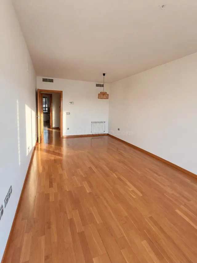 Piso de 121 m2 con dos grandes terrazas, piscina, garaje y trastero en avenida de la ilustración — 5