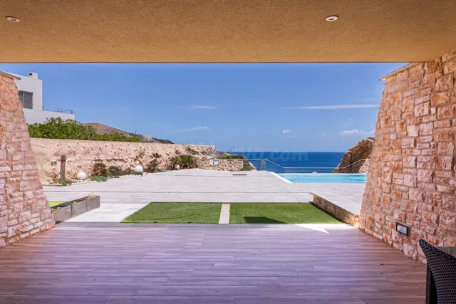 Exclusivo chalet adosado sobre el acantilado en Cala Ratjada - foto 3
