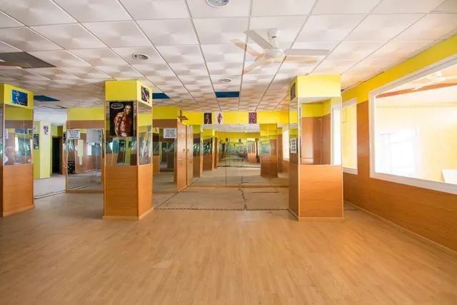 Local comercial en el centro (Plaza Gran Capitán) — 3