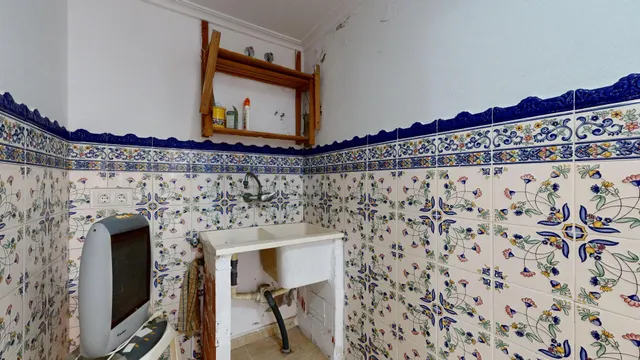 En el Raval, cullera una casa reformada y para entrar a vivir. — 14