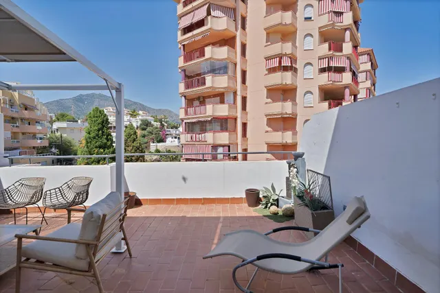 Adosado de Ensueño en Torreblanca: Luz, Espacio y Confort — 27