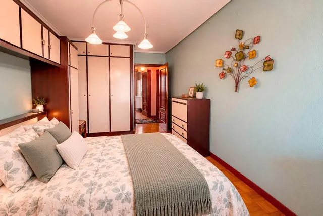 Piso espacioso con terraza y balcón en urbanización privada — 8