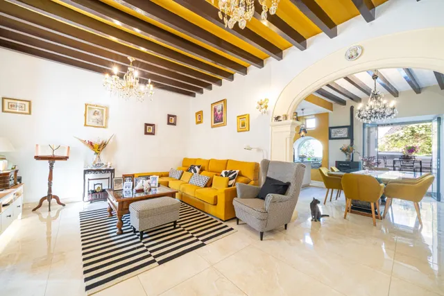 Casa de pueblo reformada con jardín en Campanet — 4