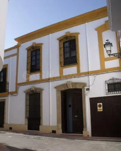 Se vende Casa Adosada OKUPADA en Calle Calle Leonardo Ortega - foto 4