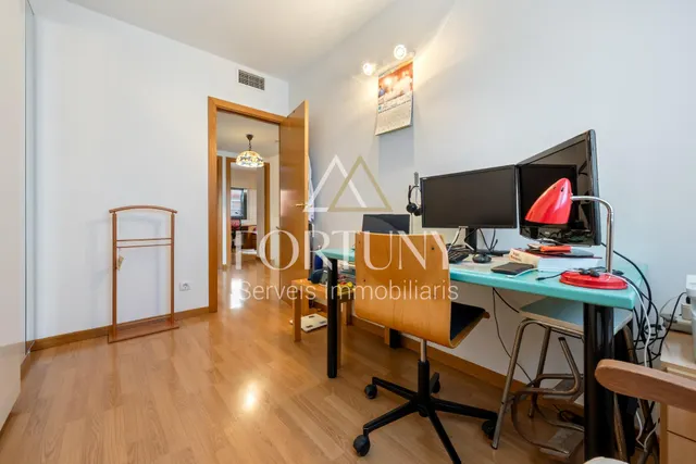Dúplex en venta Calle Teresa de Calcuta, Reus. — 25